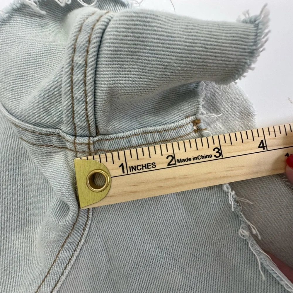 WILD FABLE  Super High Rise Cutoff Light Wash Denim Shorts Raw‎ Hem Size 14 - Picture 12 of 13